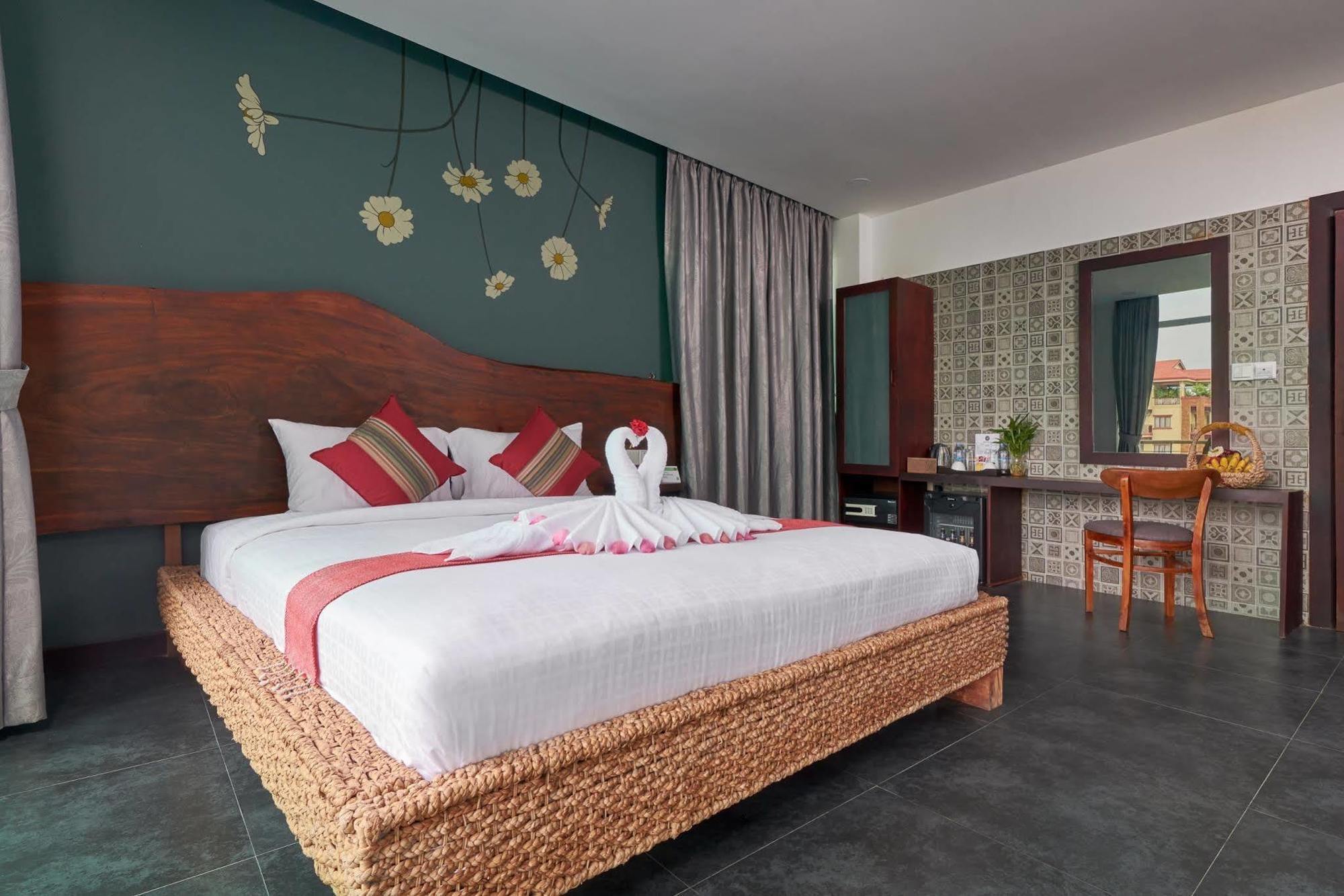 Monsoon Bassac Hotel Phnom Penh Luaran gambar
